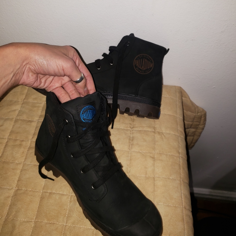 Boots - Picture 4 of 9